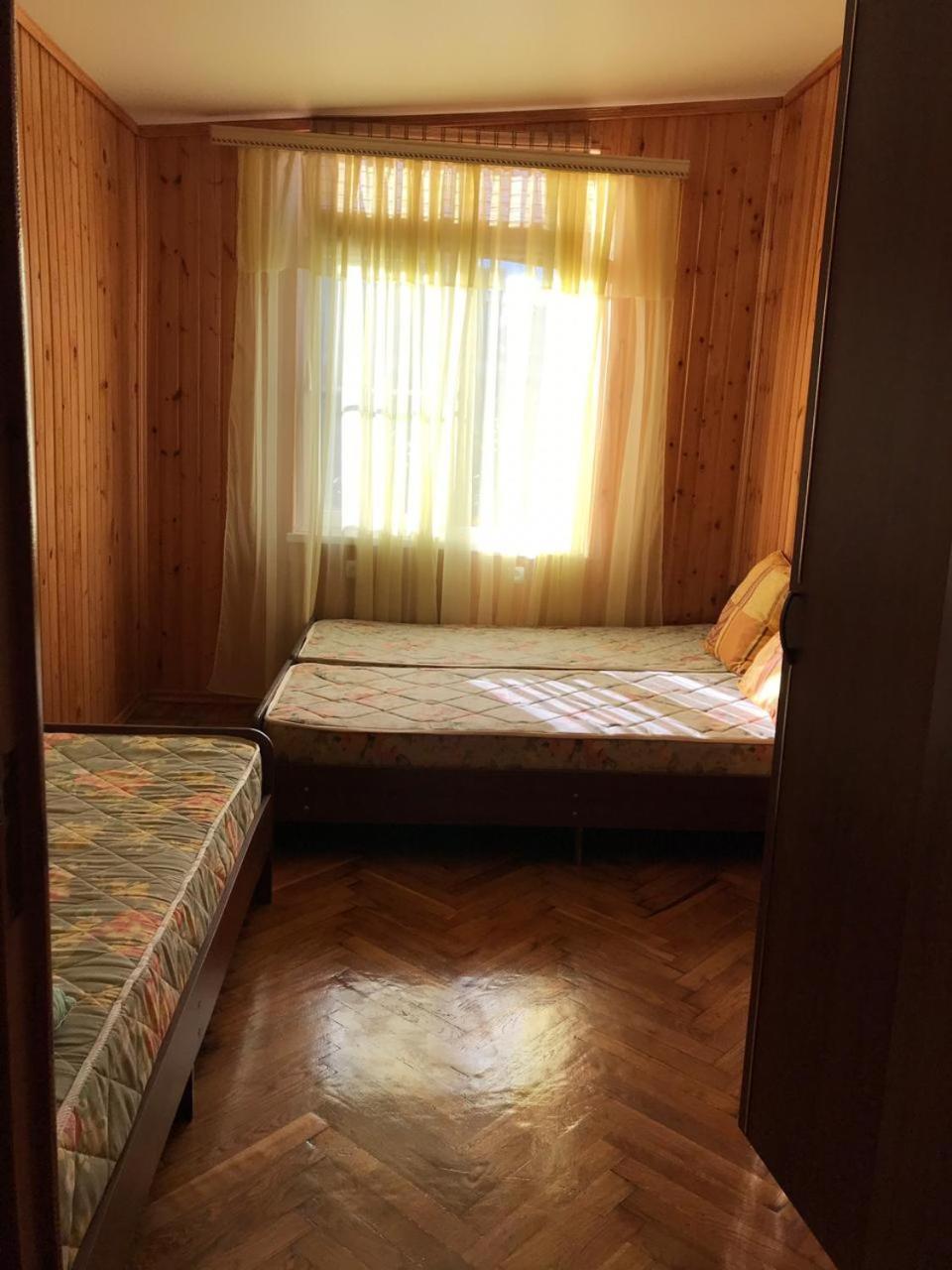 Гостевой Дом С Садом Hotel กากรา ภายนอก รูปภาพ