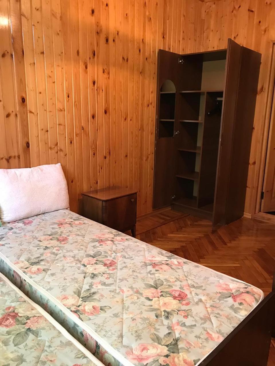 Гостевой Дом С Садом Hotel กากรา ภายนอก รูปภาพ