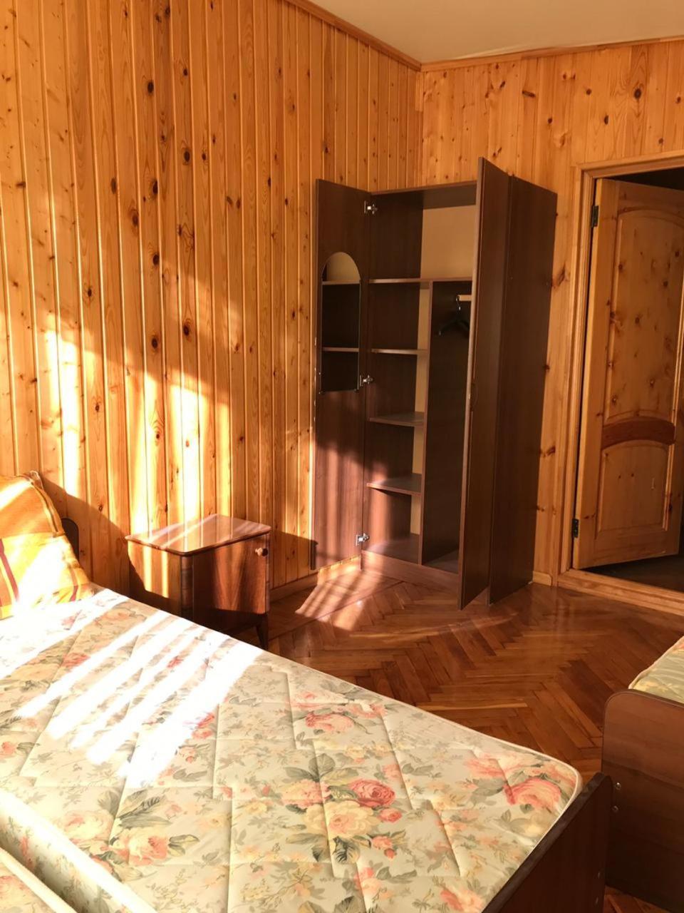Гостевой Дом С Садом Hotel กากรา ภายนอก รูปภาพ
