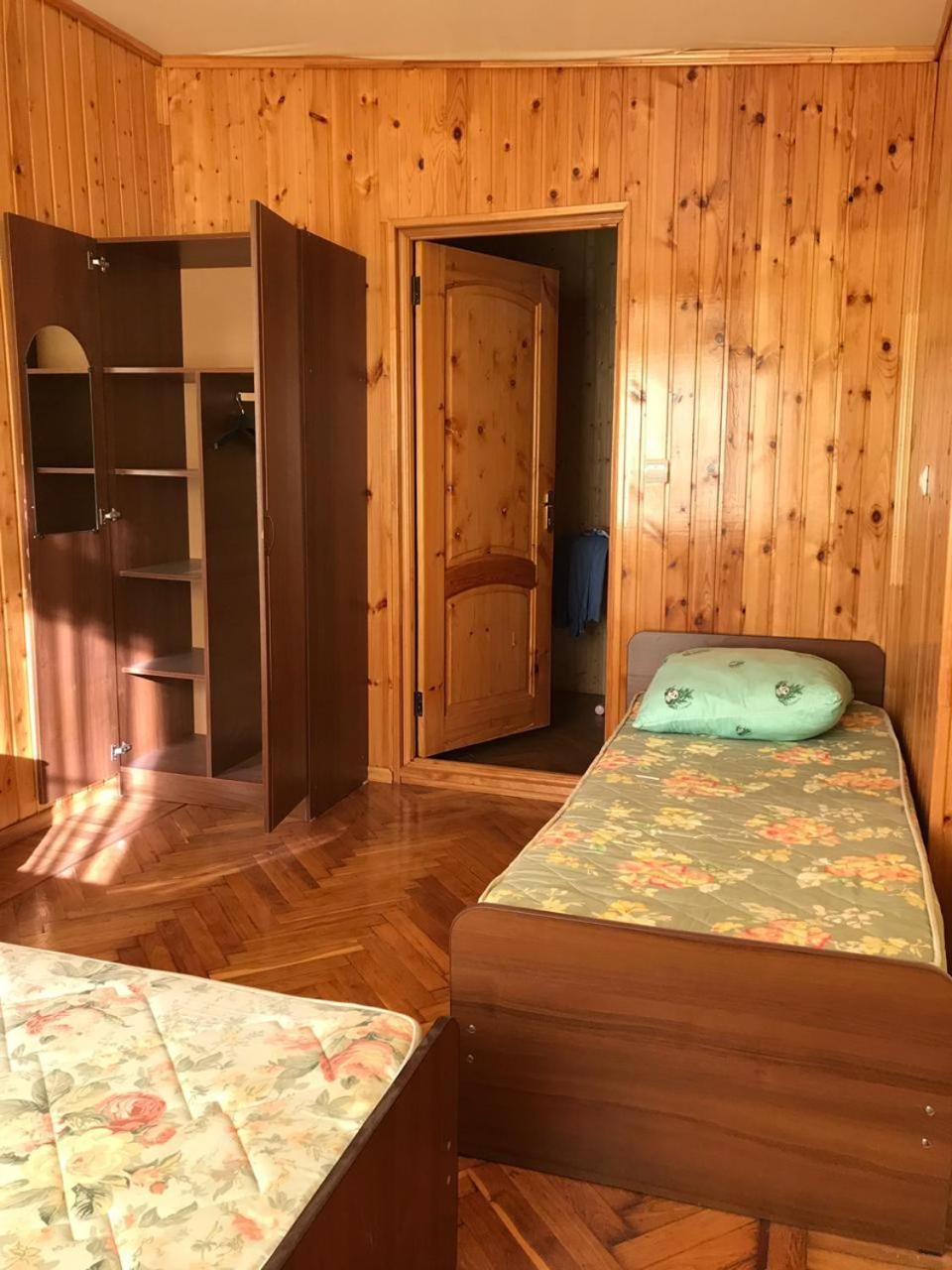 Гостевой Дом С Садом Hotel กากรา ภายนอก รูปภาพ
