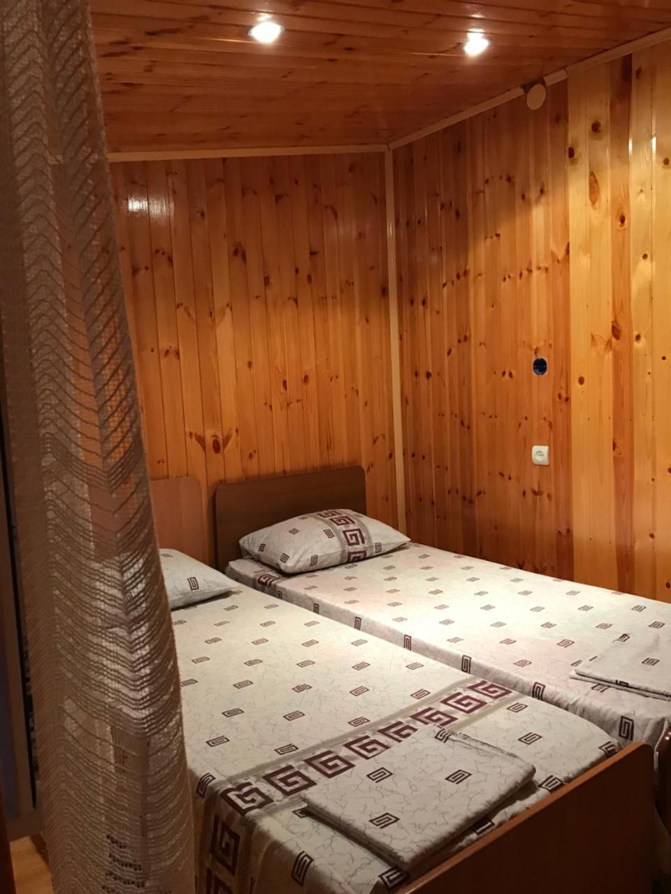 Гостевой Дом С Садом Hotel กากรา ภายนอก รูปภาพ
