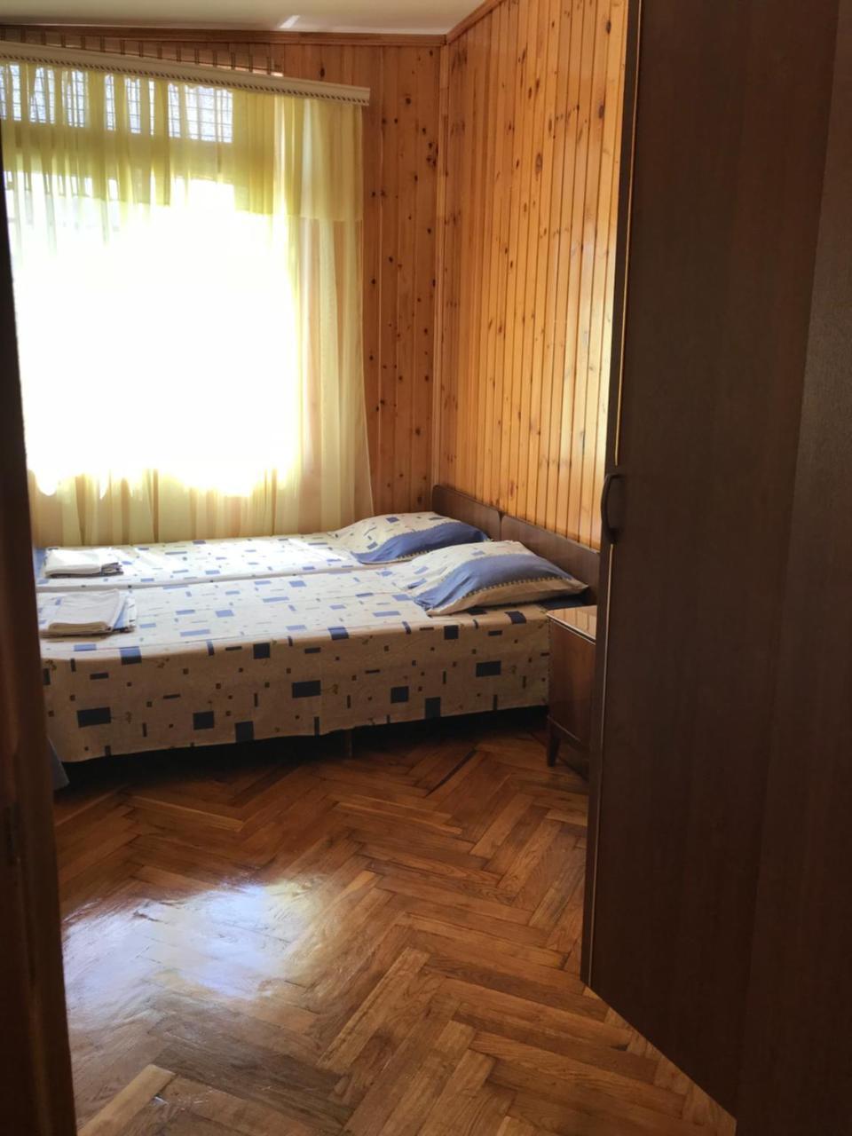 Гостевой Дом С Садом Hotel กากรา ภายนอก รูปภาพ